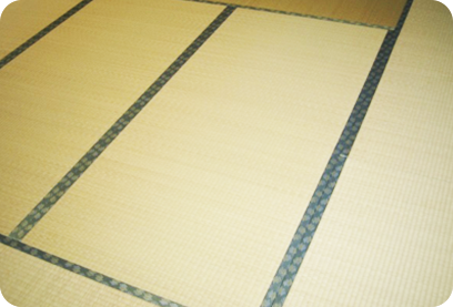 畳替えや室内清掃作業の様子